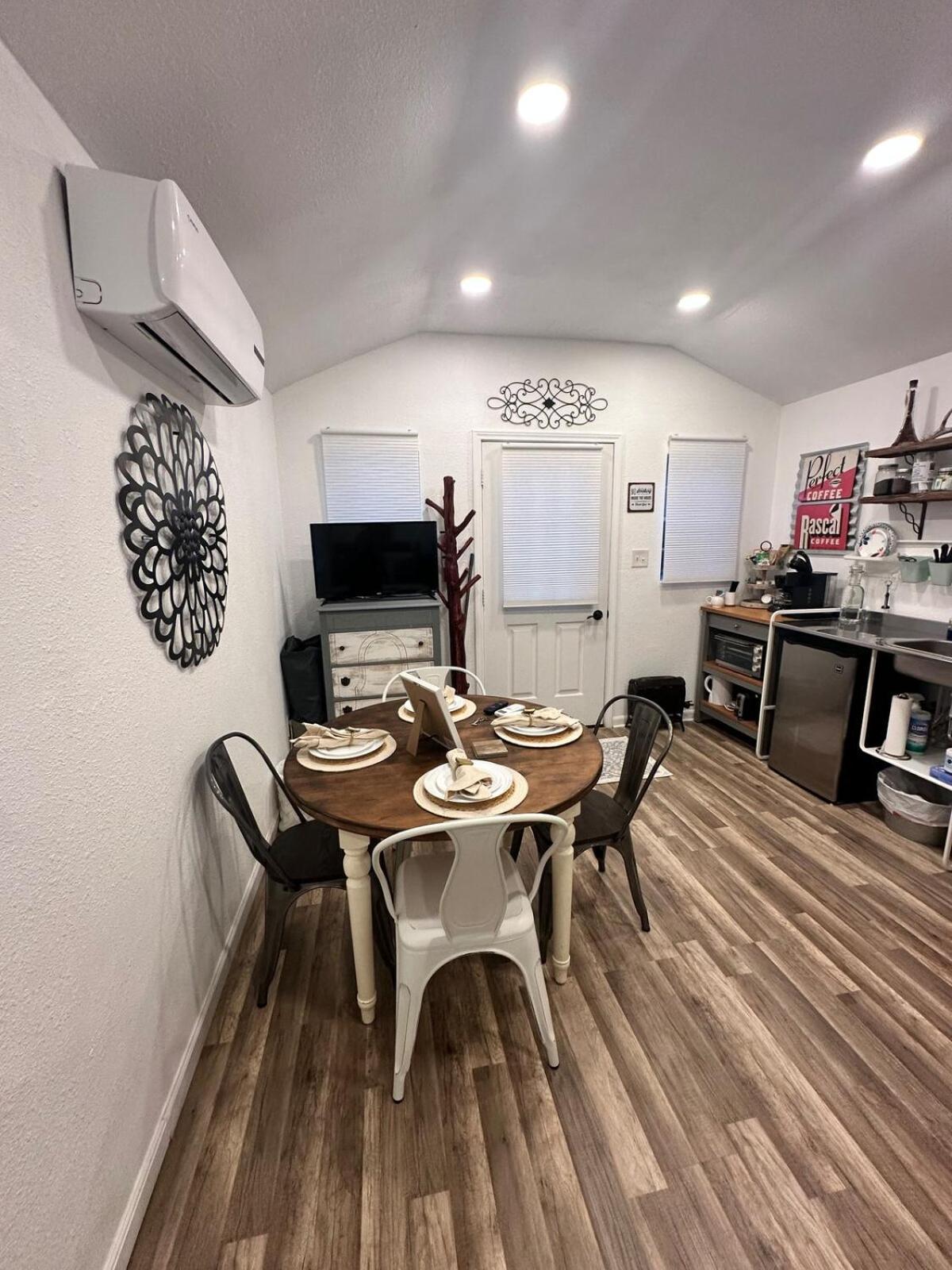 Tiny House - Our Little Piece Of Paradise Lakehills Exterior foto